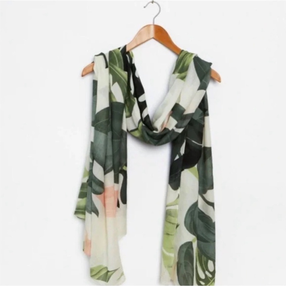 Virginia Wolf Floral Print Wrap/Scarf - Picture 8 of 13